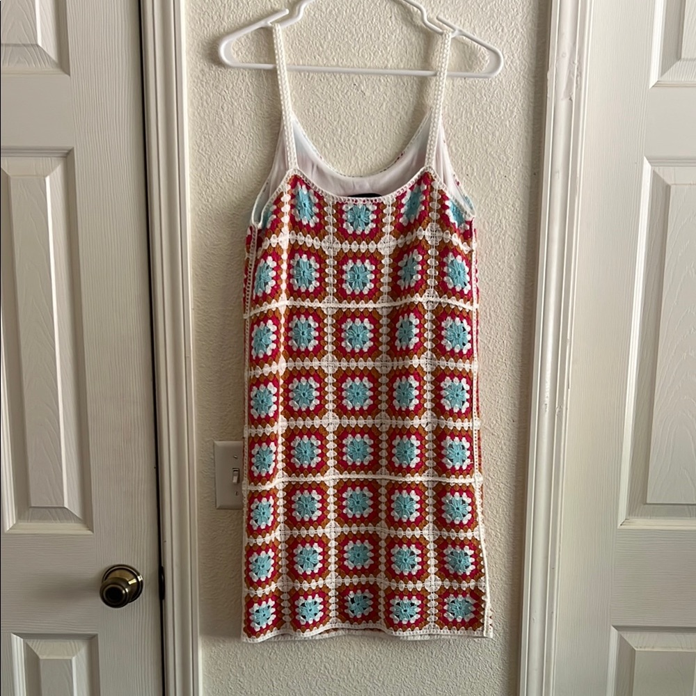 LAST CHANCE Red and White Scoop Neck Sheath Mini Dress - Picture 4 of 5